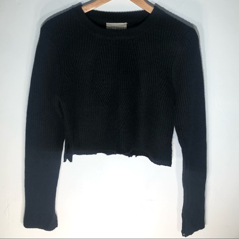Moon River - Ribbed Cropped long sleeve scoop neck - black - Size Small